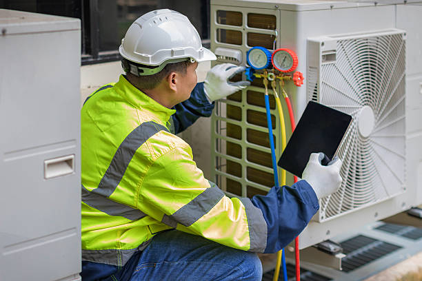 Professional Hvac technician working in Van, TX
